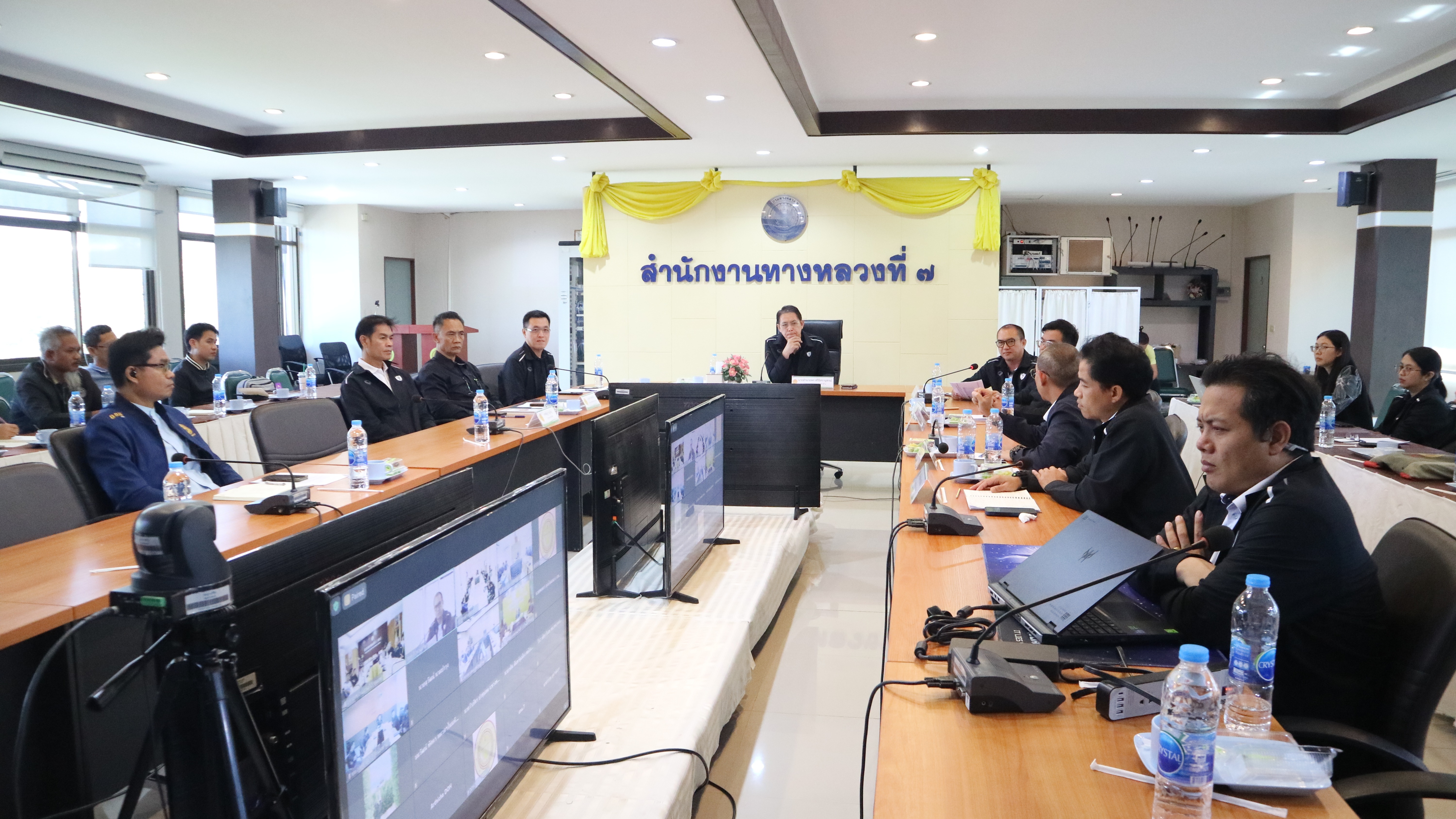ประชุมเพื่อซักซ้อมและเน้นย้ำบทบาทหน้าที่ในการควบคุมงานและการบริหารโครงการก่อสร้าง ในพื้นที่สำนักงานทางหลวงที่ 7 ประจำปีงบประม